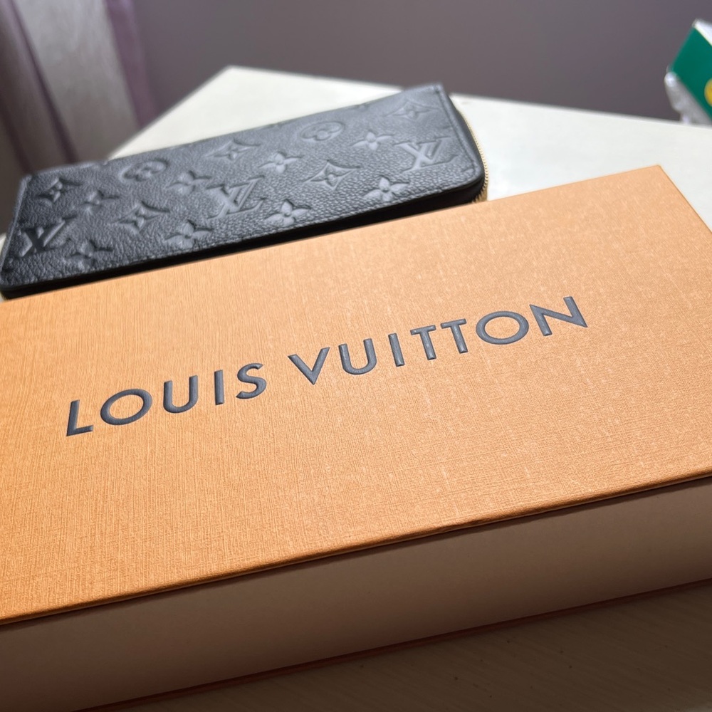 Louis Vuitton Zippy Wallet M61864 - Picture 8 of 15
